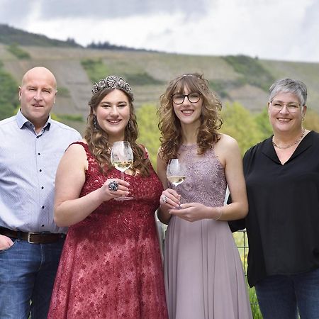 Отель Weingut Weich Riol Экстерьер фото